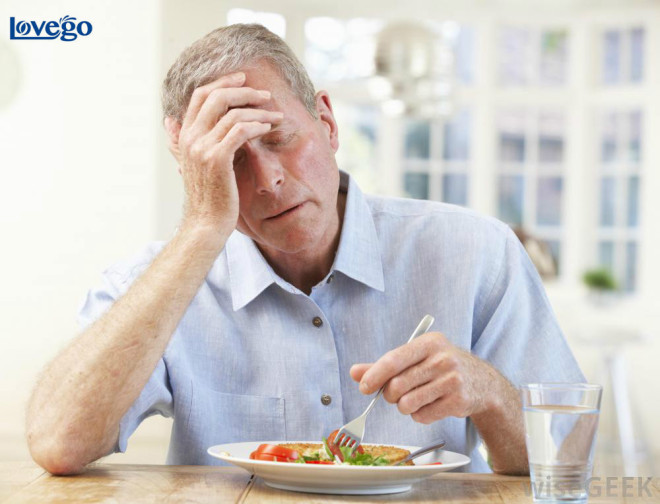 older-man-with-hand-on-head-near-white-plate-of-food_meitu_1.jpg